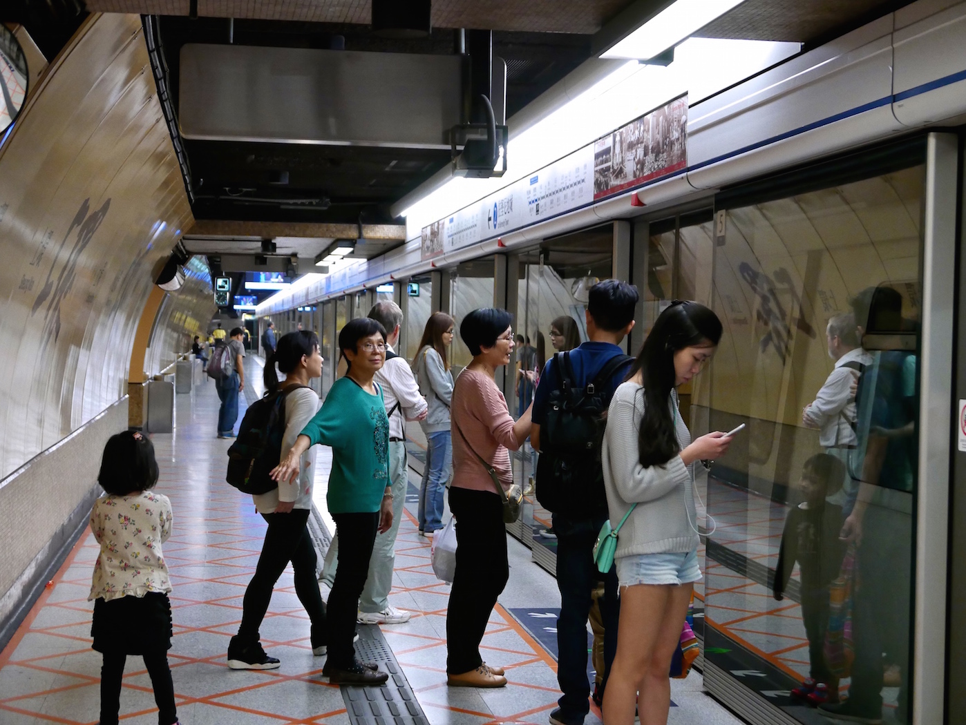 Hong Kong MTR Station Series: Sheung Wan (上環) - ALEXANDER LEUNG